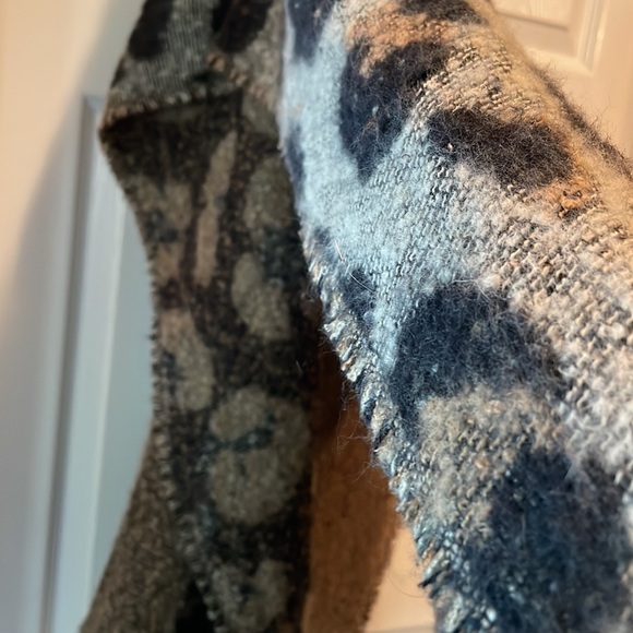 Tjmax wrap around scarf or wrap, lrg - Picture 4 of 8